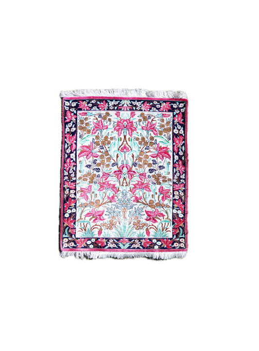 Silk Qum