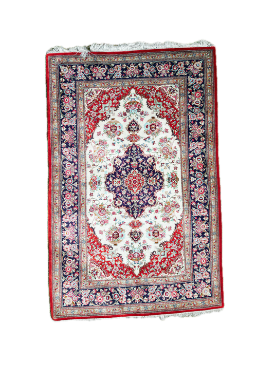 Silk Qum