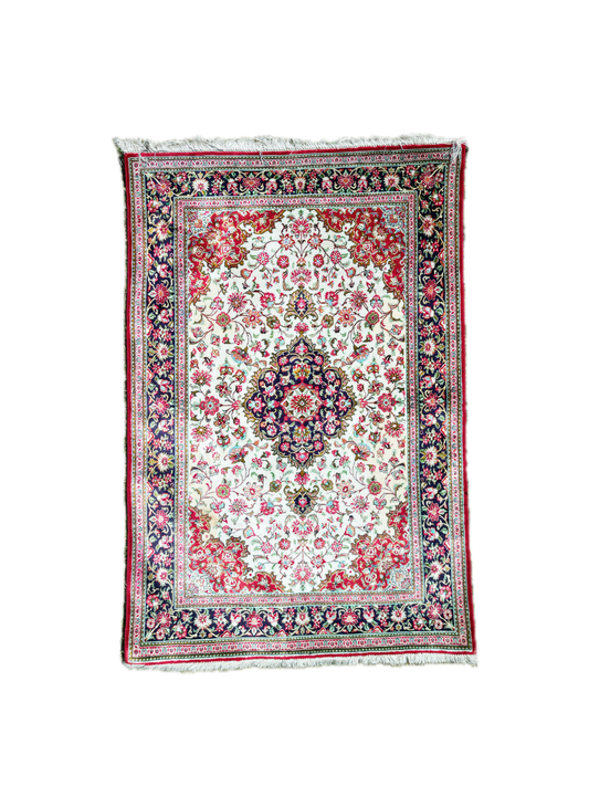 Silk Qum
